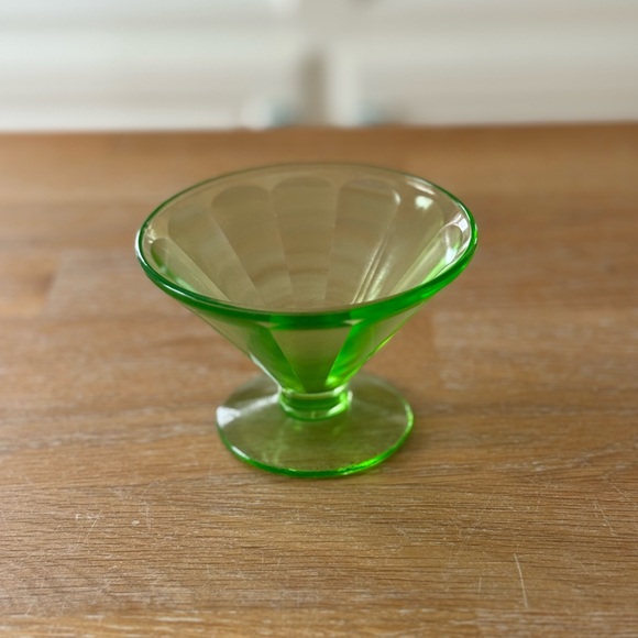 federal glass Other - Vintage Federal Vaseline Uranium Glass Sherbet Dish